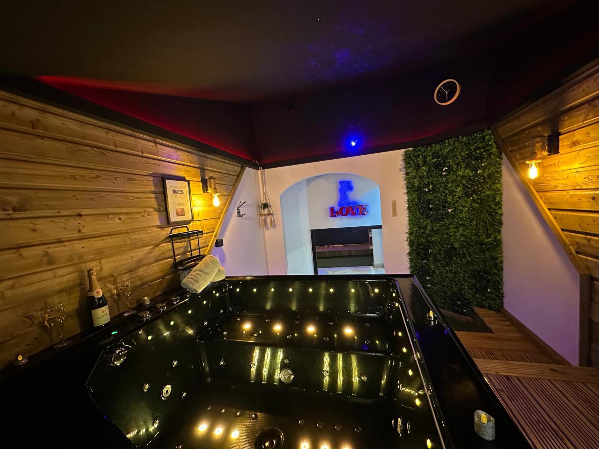 Love Room La Creche Romantique Bogny-sur-Meuse Exterior photo