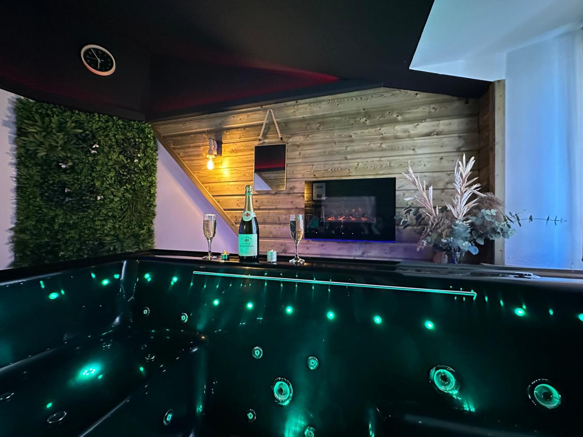 Love Room La Creche Romantique Bogny-sur-Meuse Exterior photo