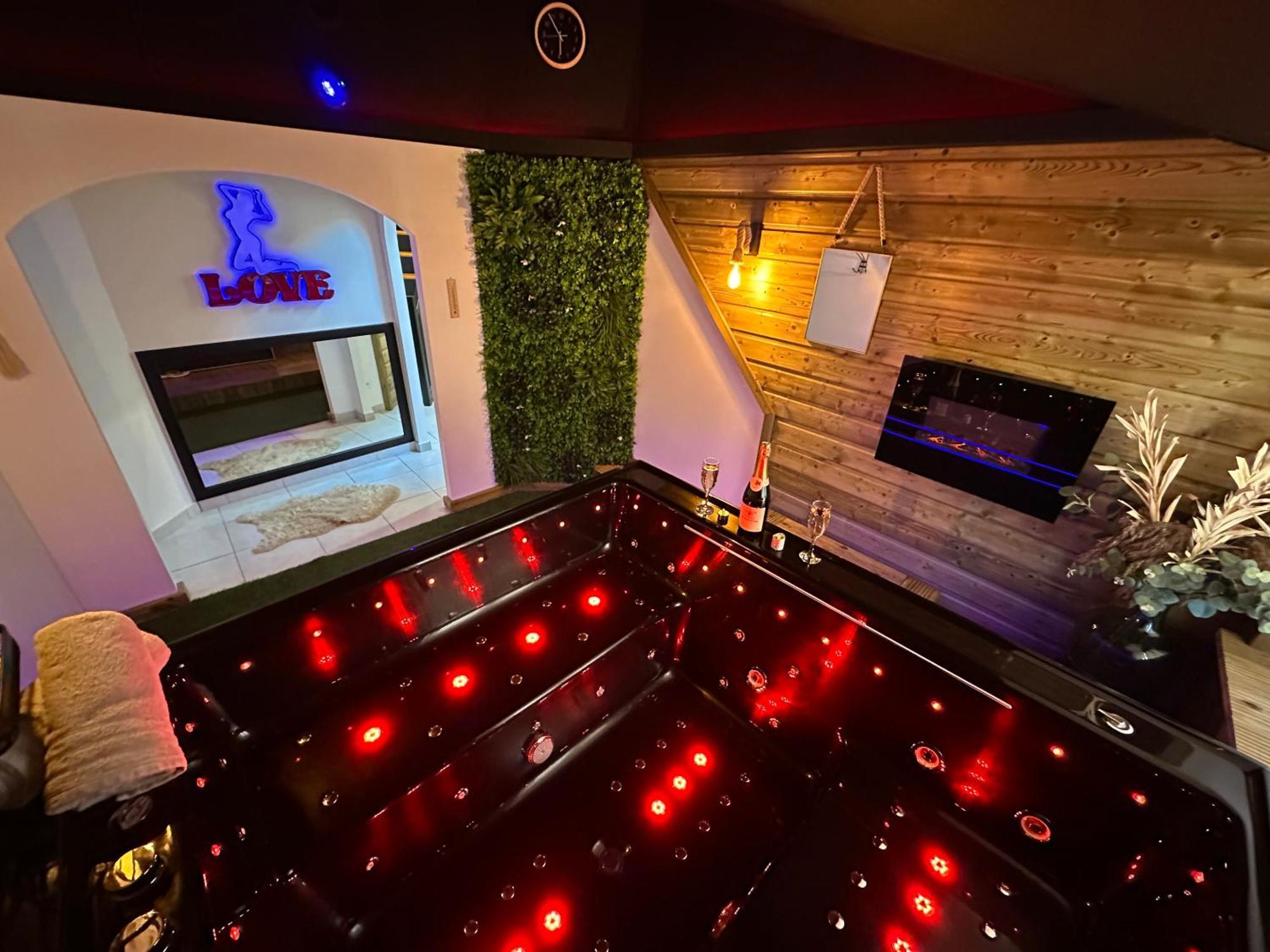 Love Room La Creche Romantique Bogny-sur-Meuse Exterior photo