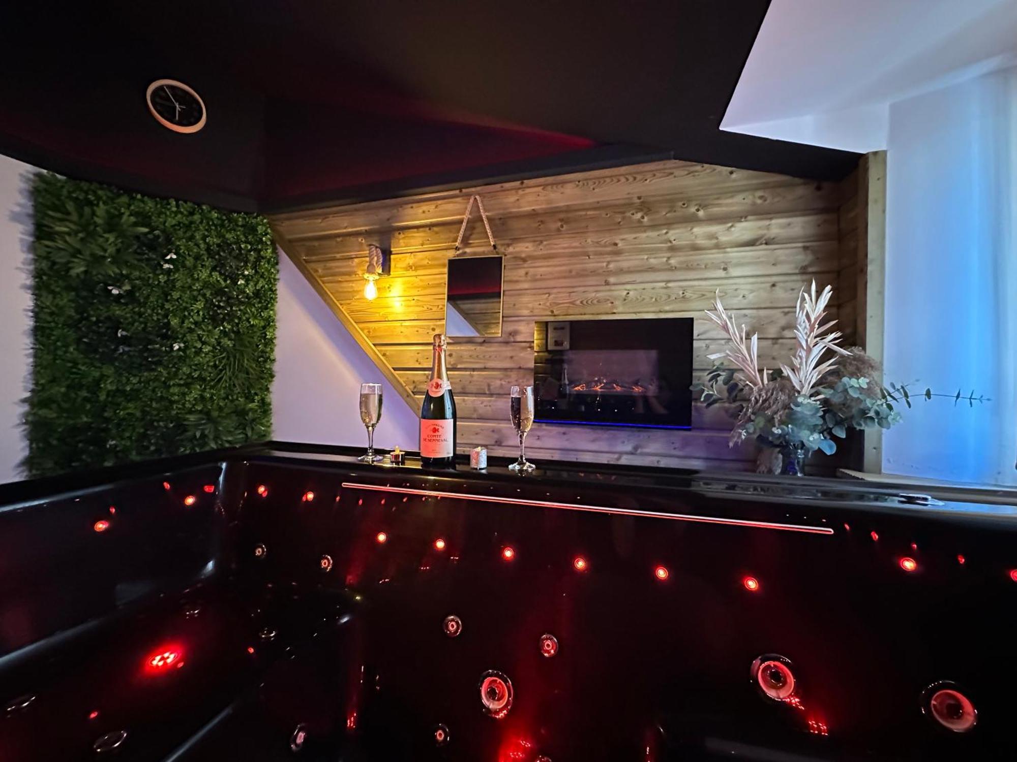 Love Room La Creche Romantique Bogny-sur-Meuse Exterior photo